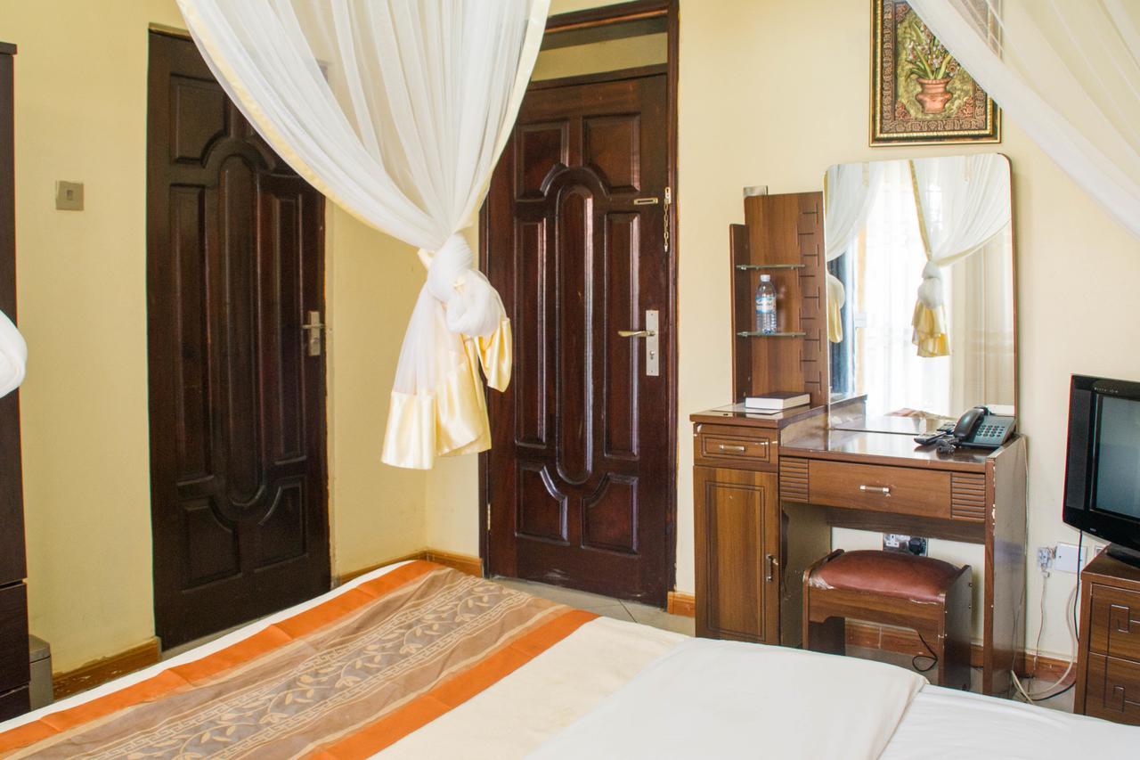 Desert Breeze Hotel Arua Buitenkant foto