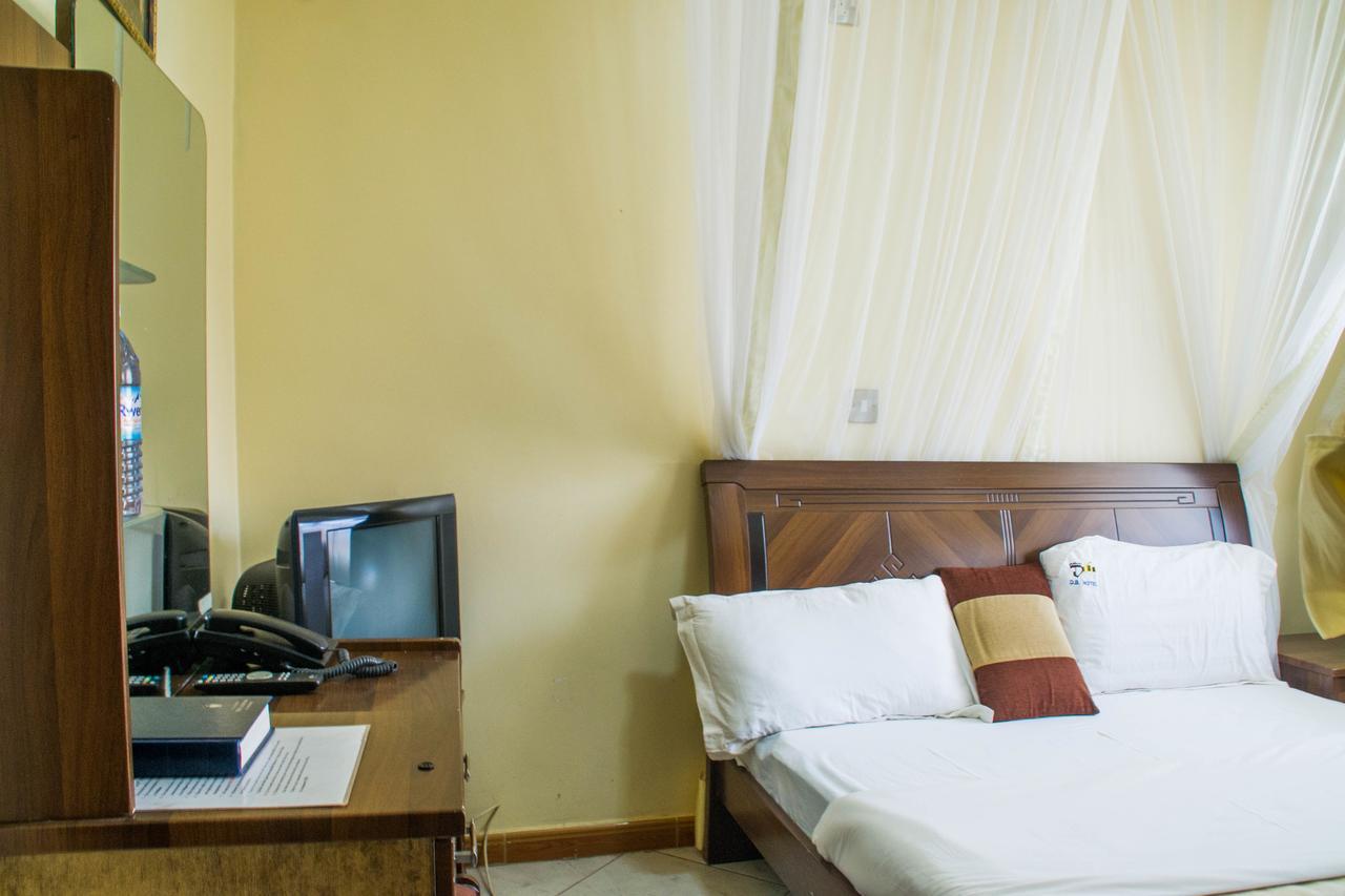 Desert Breeze Hotel Arua Buitenkant foto